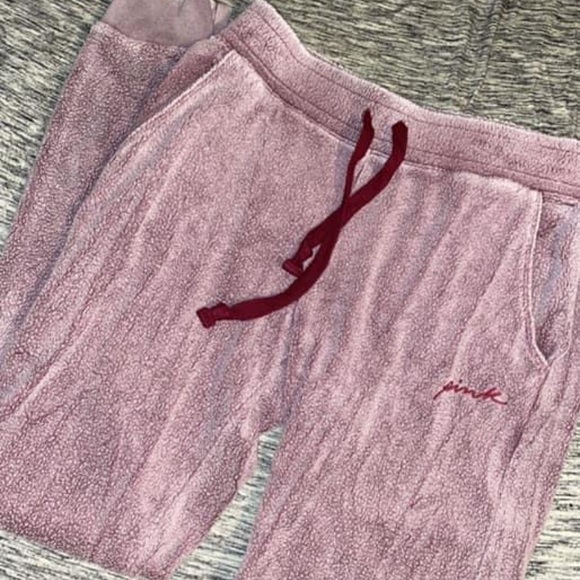 size small/medium pink sweatpants 30$ - Picture 1 of 1